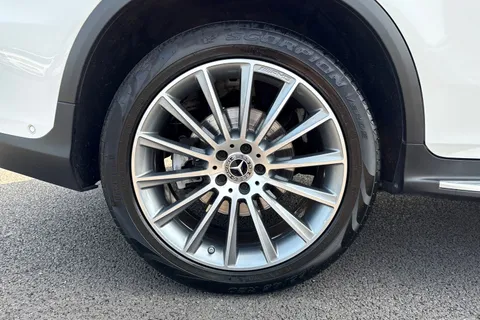 KW69YLV Mercedes-Benz Glc 2.0 GLC220d AMG Line (Premium) G-Tronic+ 4MATIC Euro 6 (s/s) 5dr Thumbnail #11