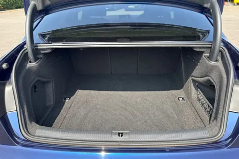 MP19OYV Audi A4 2.0 TFSI 35 Black Edition S Tronic Euro 6 (s/s) 4dr Thumbnail #7