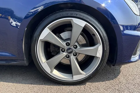 MP19OYV Audi A4 2.0 TFSI 35 Black Edition S Tronic Euro 6 (s/s) 4dr Thumbnail #10