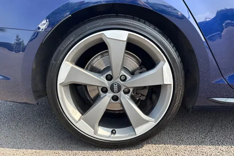 MP19OYV Audi A4 2.0 TFSI 35 Black Edition S Tronic Euro 6 (s/s) 4dr Thumbnail #11