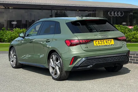 CA25KCF Audi A3 Black Edition 35 TFSI 150 PS S tronic Thumbnail #3