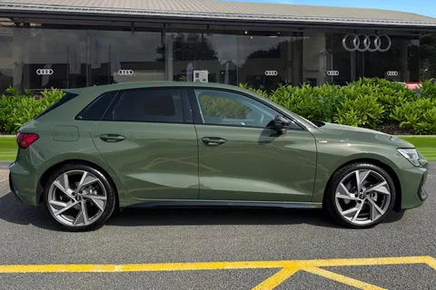 CA25KCF Audi A3 Black Edition 35 TFSI 150 PS S tronic Thumbnail #4