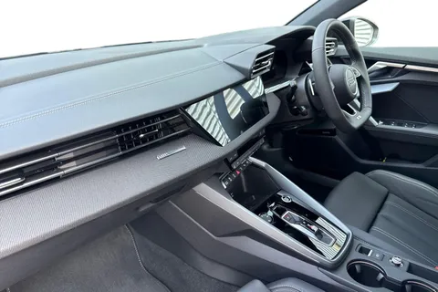 CA25KCF Audi A3 Black Edition 35 TFSI 150 PS S tronic Thumbnail #9