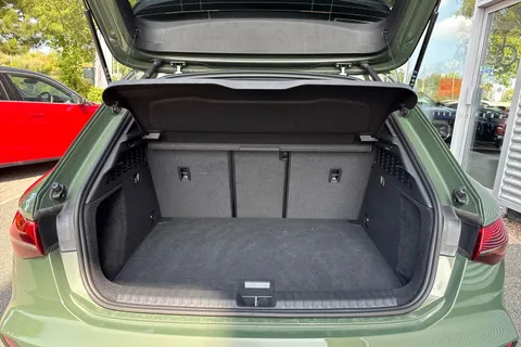 CA25KCF Audi A3 Black Edition 35 TFSI 150 PS S tronic Thumbnail #10