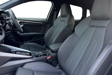 CA25KCF Audi A3 Black Edition 35 TFSI 150 PS S tronic Thumbnail #11