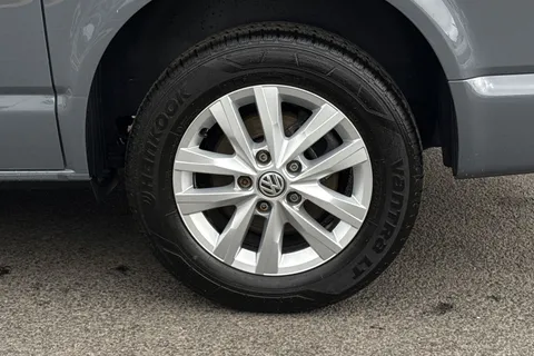 RK74OXN Volkswagen Transporter 2.0 TDI 110 Highline Van Thumbnail #11