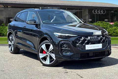 DA25ZBL Audi Q5 2.0 TDI Edition 1 S Tronic quattro Euro 6 (s/s) 5dr Thumbnail #2