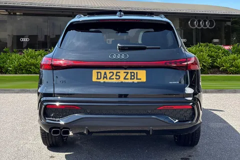 DA25ZBL Audi Q5 2.0 TDI Edition 1 S Tronic quattro Euro 6 (s/s) 5dr Thumbnail #5
