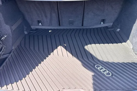 DA25ZBL Audi Q5 2.0 TDI Edition 1 S Tronic quattro Euro 6 (s/s) 5dr Thumbnail #7