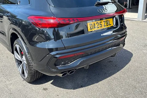 DA25ZBL Audi Q5 2.0 TDI Edition 1 S Tronic quattro Euro 6 (s/s) 5dr Thumbnail #8