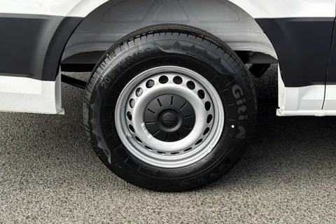 BP25UGT Volkswagen Crafter 2.0 TDI 140PS Commerce High Roof-Business Pack + Navigation Thumbnail #11