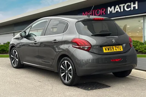 KW69ZYU PEUGEOT 208 1.5 BlueHDi Tech Edition Euro 6 (s/s) 5dr Thumbnail #3