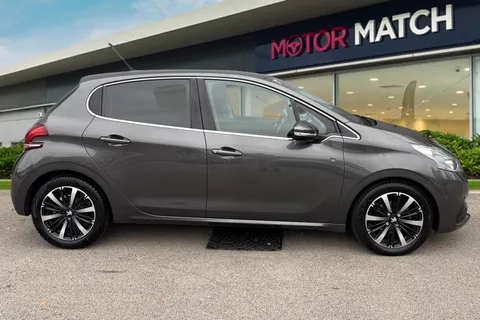 KW69ZYU PEUGEOT 208 1.5 BlueHDi Tech Edition Euro 6 (s/s) 5dr Thumbnail #4