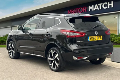 YK69DFB Nissan Qashqai 1.3 DIG-T Tekna+ Euro 6 (s/s) 5dr Thumbnail #3