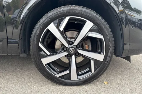 YK69DFB Nissan Qashqai 1.3 DIG-T Tekna+ Euro 6 (s/s) 5dr Thumbnail #11