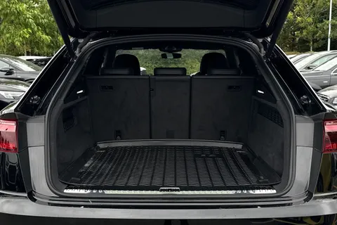 DE74LWP Audi Q8 SUV  Black Edition 55 TFSI quattro 340 PS tiptronic Thumbnail #7