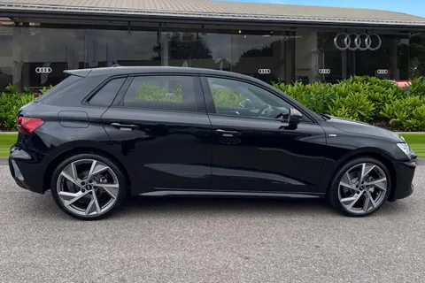 Audi A3 2.0 TDI 35 Black Edition Sportback S Tronic Euro 6 (s/s) 5dr Thumbnail #4