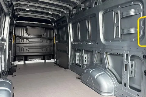 BV25RYM Volkswagen Crafter 2.0TDI 140PS CR35 LWB Commerce Plus Twin Slider Thumbnail #32