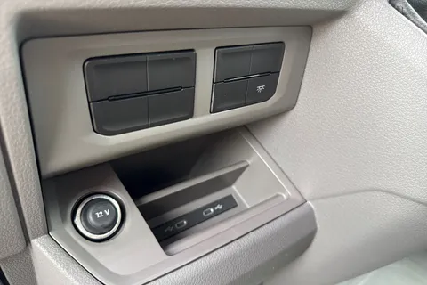 BV25RYM Volkswagen Crafter 2.0TDI 140PS CR35 LWB Commerce Plus Twin Slider Thumbnail #47