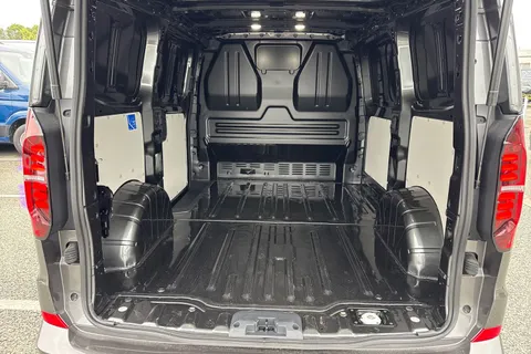 CX75HZW Volkswagen Transporter 2.0 TDI T28 Commerce Pro Panel Van 5dr Diesel Manual FWD SWB Euro 6 (s/s) (110 ps) Thumbnail #7