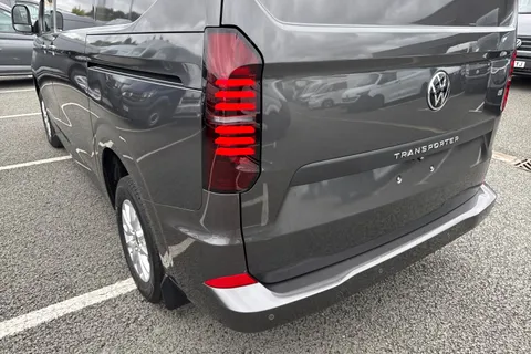 CX75HZW Volkswagen Transporter 2.0 TDI T28 Commerce Pro Panel Van 5dr Diesel Manual FWD SWB Euro 6 (s/s) (110 ps) Thumbnail #8