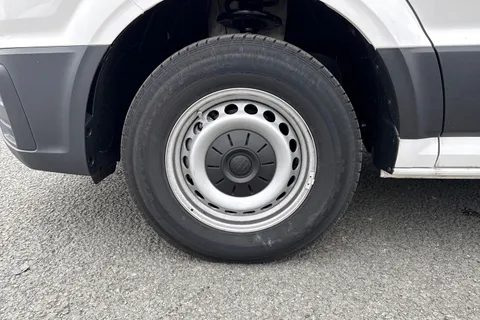 KY25PRX Volkswagen Crafter 2.0 TDI 177PS Commerce Plus High Roof Van Thumbnail #10