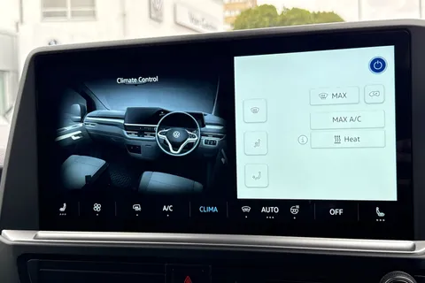 BG25FHB Volkswagen E-Transporter 100kW (136ps) 65kWh Commerce Pro Van Auto Thumbnail #19