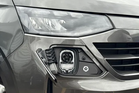 BG25FHB Volkswagen E-Transporter 100kW (136ps) 65kWh Commerce Pro Van Auto Thumbnail #29