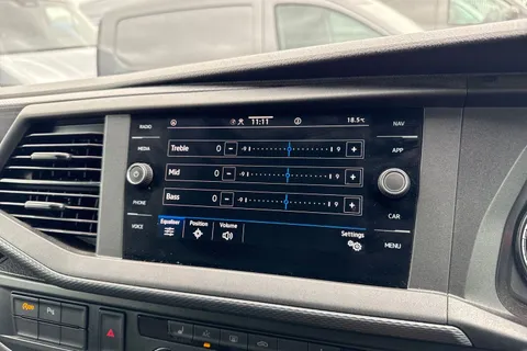 37 of 47 for VOLKSWAGEN TRANSPORTER 2.0 TDI 150 Highline Kombi Van