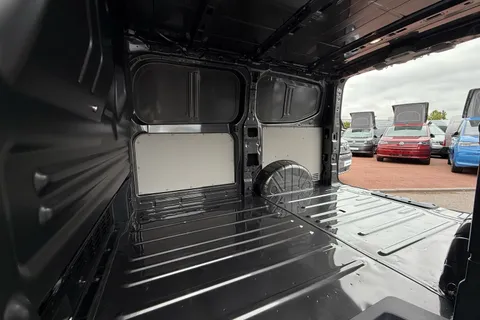 BG25FHB Volkswagen E-Transporter 100kW (136ps) 65kWh Commerce Pro Van Auto Thumbnail #42