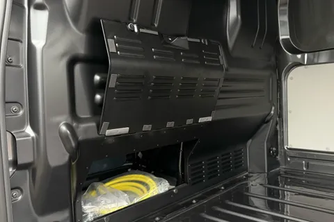 BG25FHB Volkswagen E-Transporter 100kW (136ps) 65kWh Commerce Pro Van Auto Thumbnail #45