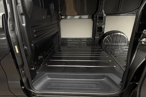 BG25FHB Volkswagen E-Transporter 100kW (136ps) 65kWh Commerce Pro Van Auto Thumbnail #46