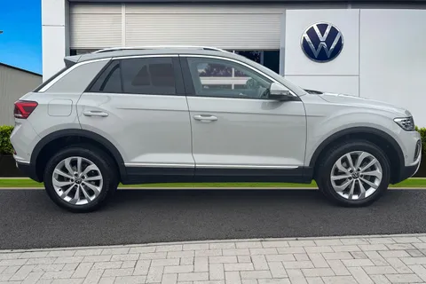 CY72DVT Volkswagen T-Roc 1.5 TSI Style 5dr DSG **REVERSING CAMERA** Thumbnail #4
