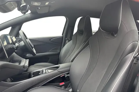 DS25UAK BYD Dolphin 44.9kWh Boost Auto 5dr Thumbnail #12