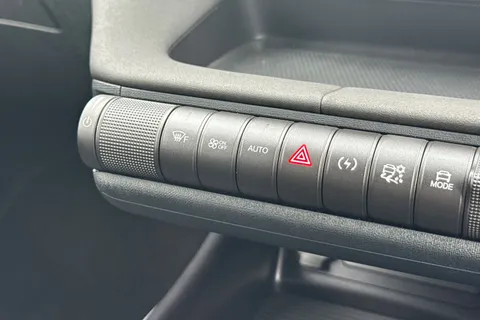 DS25UAK BYD Dolphin 44.9kWh Boost Auto 5dr Thumbnail #43