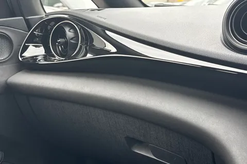 DS25UAK BYD Dolphin 44.9kWh Boost Auto 5dr Thumbnail #52