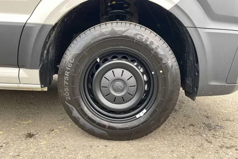 PJ25LUB Volkswagen Crafter CR30 Panel van Commerce MWB 140 PS 2.0 TDI 6sp Manual FWD Thumbnail #6