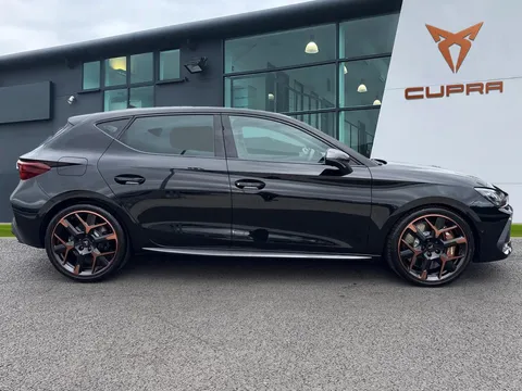 KP25UTB CUPRA Leon 2.0 TSI 300 VZ3 5dr DSG ** PANORAMIC SUNROOF** Thumbnail #4