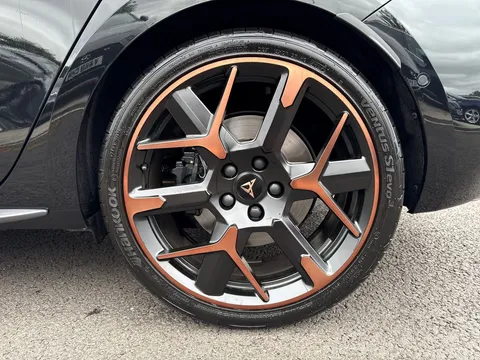 KP25UTB CUPRA Leon 2.0 TSI 300 VZ3 5dr DSG ** PANORAMIC SUNROOF** Thumbnail #7