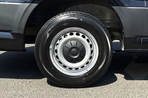 BT25UEW Volkswagen Crafter 2.0TDI 140PS CR35 MWB Commerce+ Huge Spec-Delivery Miles Thumbnail #11