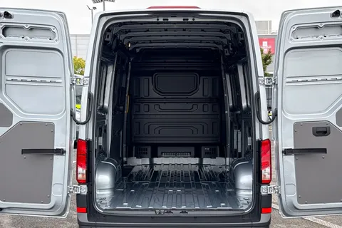 BP25KVT Volkswagen Crafter 2.0 TDI 140PS Commerce Business High Roof Van Thumbnail #7