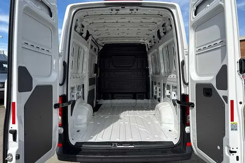 PJ25LUA Volkswagen Crafter CR35 Panel van Commerce MWB 140 PS 2.0 TDI 6sp Manual FWD Thumbnail #10