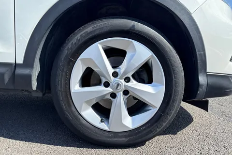 VF68HLH Nissan Qashqai 1.3 DIG-T Acenta Premium Euro 6 (s/s) 5dr Thumbnail #10