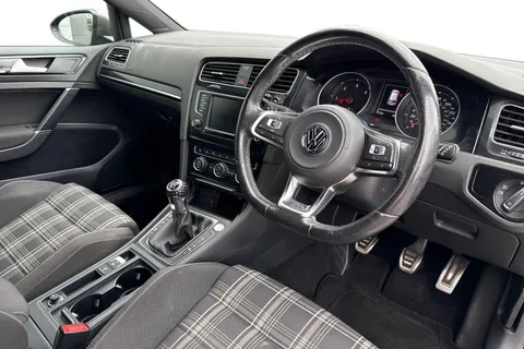 14 of 63 for VOLKSWAGEN GOLF 2.0 TDI GTD 3dr