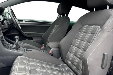 16 of 63 for VOLKSWAGEN GOLF 2.0 TDI GTD 3dr