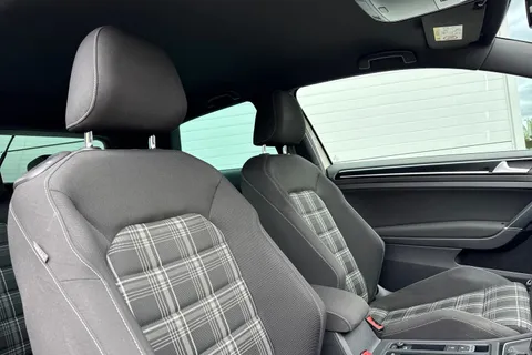 24 of 63 for VOLKSWAGEN GOLF 2.0 TDI GTD 3dr