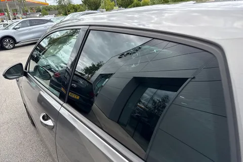 33 of 63 for VOLKSWAGEN GOLF 2.0 TDI GTD 3dr