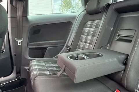 34 of 63 for VOLKSWAGEN GOLF 2.0 TDI GTD 3dr