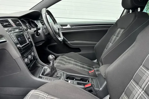 36 of 63 for VOLKSWAGEN GOLF 2.0 TDI GTD 3dr