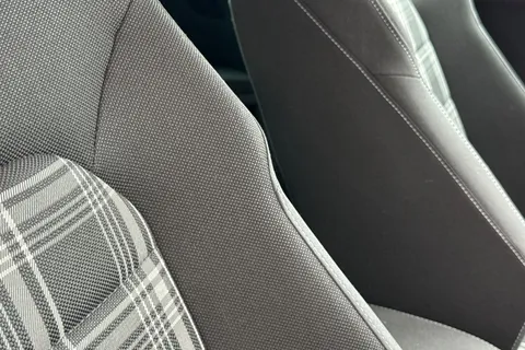 38 of 63 for VOLKSWAGEN GOLF 2.0 TDI GTD 3dr